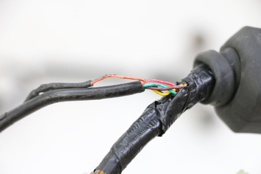 photo de INSTALACJA ELEKTRYCZNA SUZUKI SV S 650 (2003 - 2009) - Inny kąt widzenia