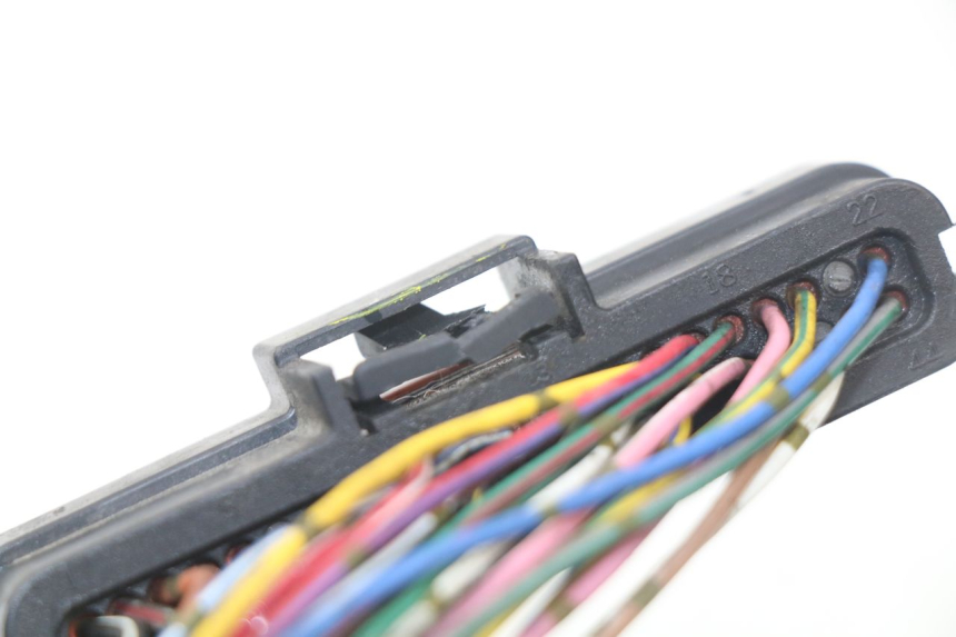 photo de INSTALACJA ELEKTRYCZNA YAMAHA TDM ABS 900 (2002 - 2014) - Zoom stanu zużycia