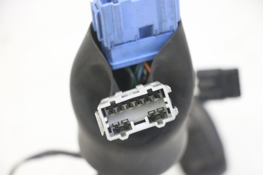 photo de WIĄZKA ELEKTRYCZNA GŁOWICY WIDEŁEK HONDA NTV DEAUVILLE ABS 700 (2007 - 2016) - Zbliżenie techniczne