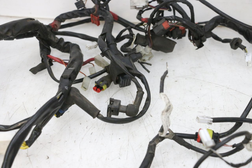 photo de WIĄZKA ELEKTRYCZNA PIAGGIO VESPA GTS SUPER IE 125 (2009 - 2016) - Stan powierzchni