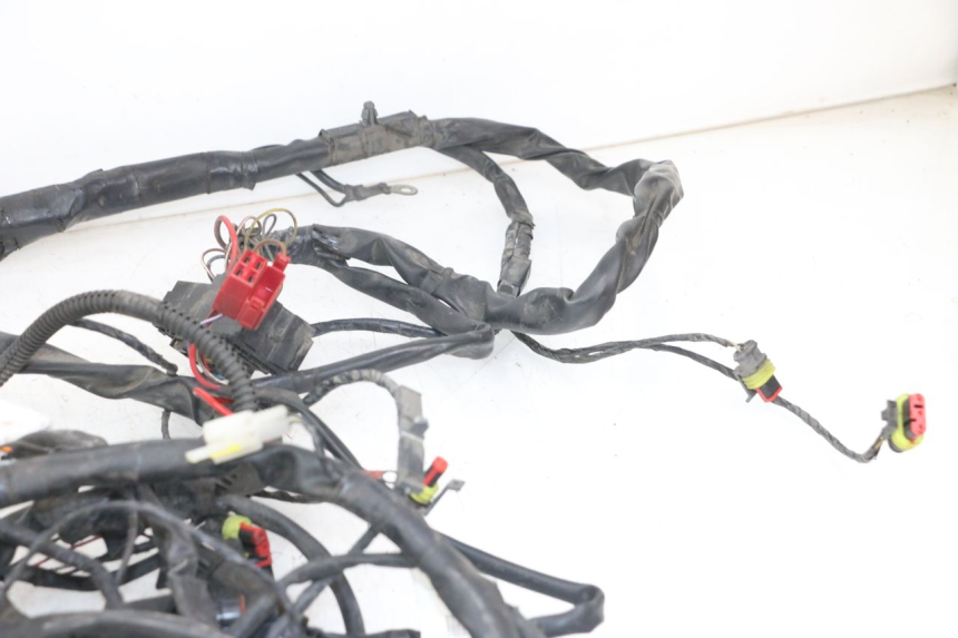 photo de INSTALACJA ELEKTRYCZNA PIAGGIO X10 125 (2012 - 2017) - Zbliżenie komponentów