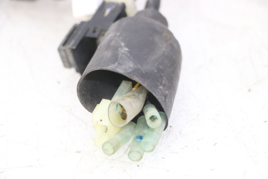 photo de WIĄZKA ELEKTRYCZNA YAMAHA XJ6 ABS 600 (2008 - 2016) - Widok z bliska