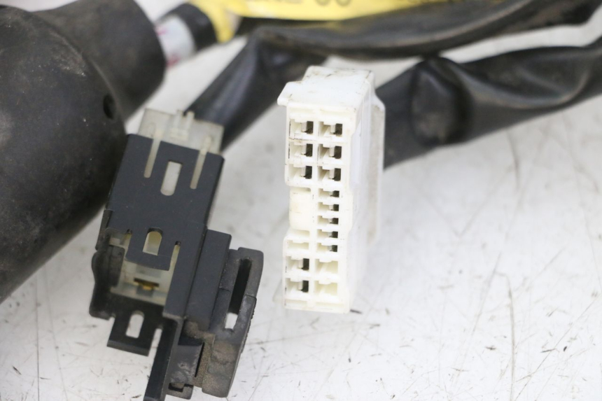 photo de WIĄZKA ELEKTRYCZNA YAMAHA XJ6 ABS 600 (2008 - 2016) - Zbliżenie techniczne