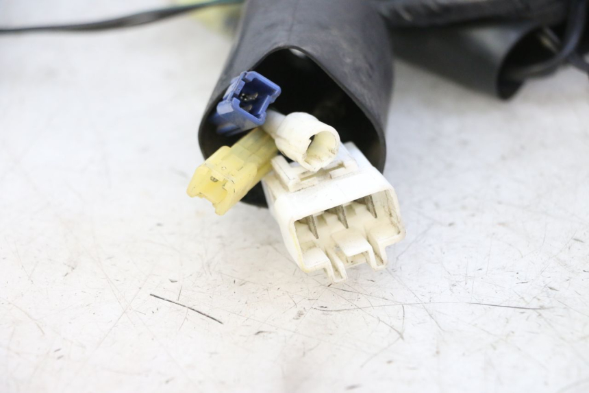 photo de WIĄZKA ELEKTRYCZNA YAMAHA XJ6 ABS 600 (2008 - 2016) - Zbliżenie komponentów