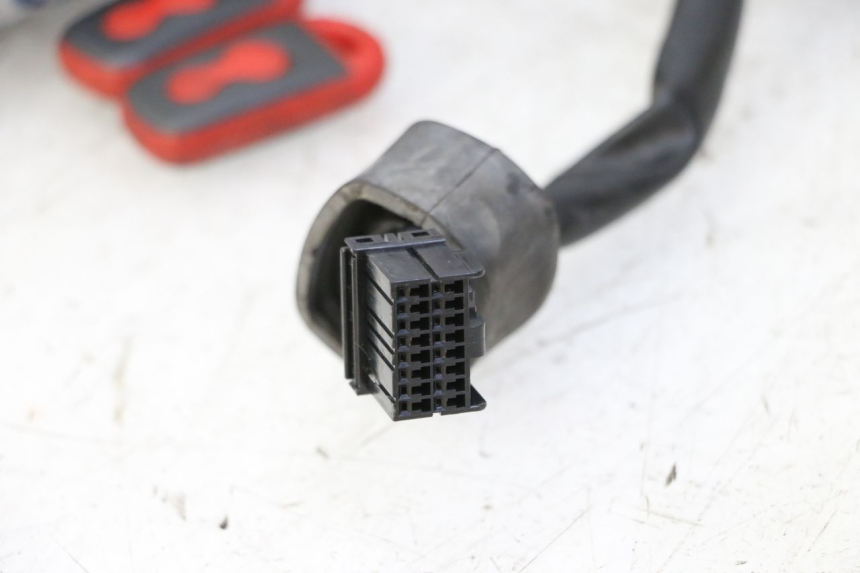 photo de WIĄZKA ELEKTRYCZNA YAMAHA XJ6 ABS 600 (2008 - 2016) - Struktura - zbliżenie