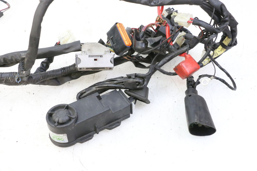 photo de WIĄZKA ELEKTRYCZNA YAMAHA XJ6 ABS 600 (2008 - 2016) - Stan powierzchni