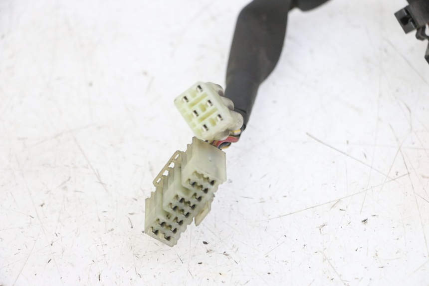 photo de WIĄZKA ELEKTRYCZNA YAMAHA FZS FAZER 600 (2001 - 2003) - Zbliżenie komponentów