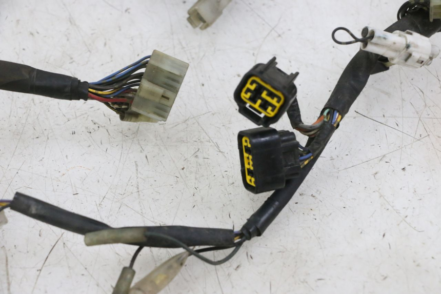 photo de WIĄZKA ELEKTRYCZNA YAMAHA FZS FAZER 600 (2001 - 2003) - Inny kąt widzenia