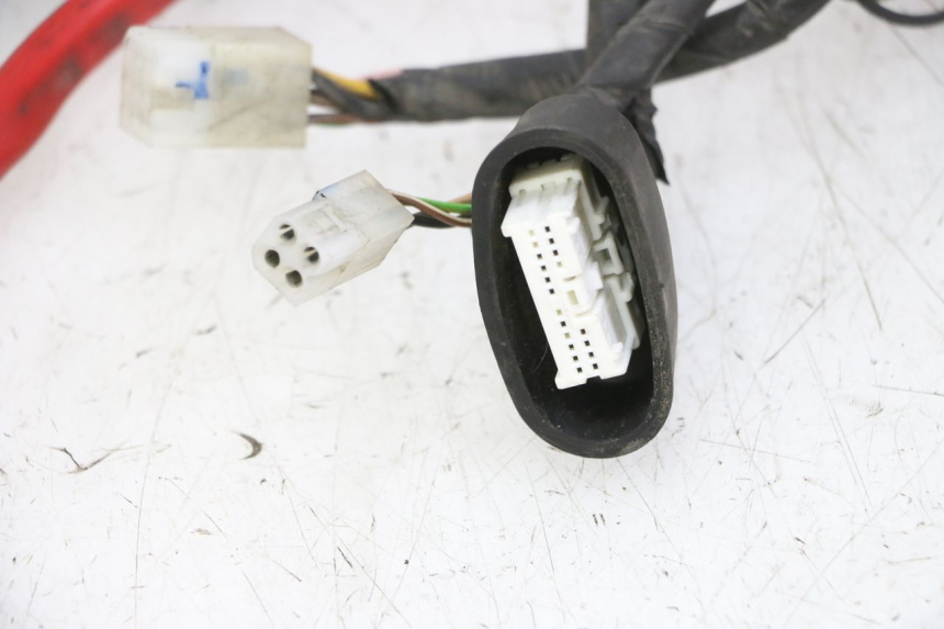 photo de INSTALACJA ELEKTRYCZNA YAMAHA YP MAJESTY 125 (2007 - 2010) - Inny kąt widzenia