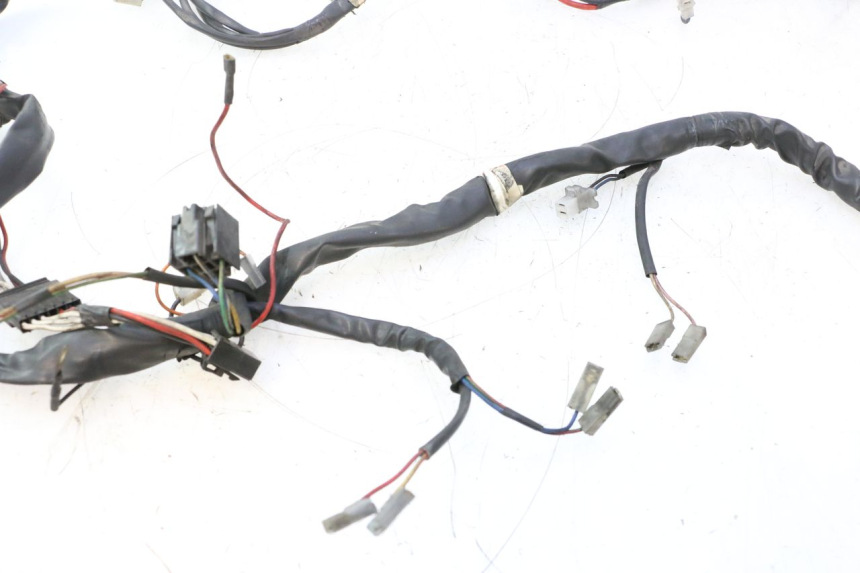 photo de WIĄZKA ELEKTRYCZNA YAMAHA YP MAJESTY 125 (1998 - 2001) - Inny kąt widzenia