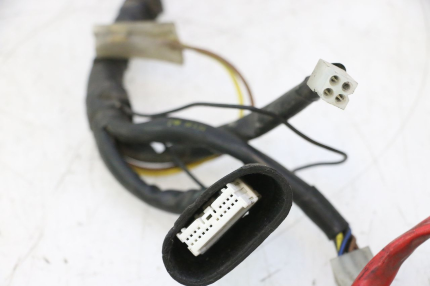 photo de INSTALACJA ELEKTRYCZNA YAMAHA YP MAJESTY 125 (2007 - 2010) - Zbliżenie techniczne