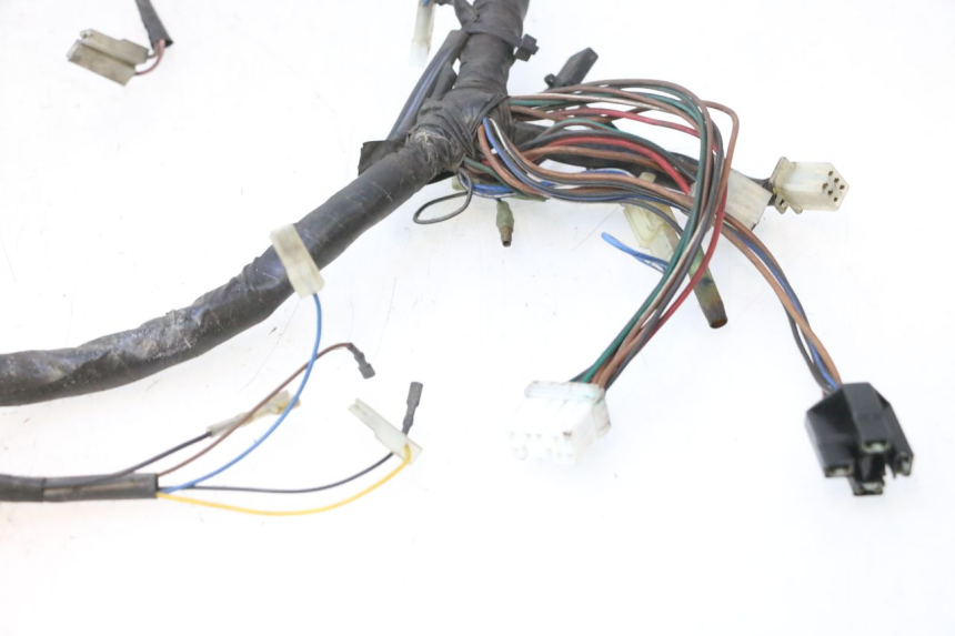 photo de INSTALACJA ELEKTRYCZNA YAMAHA YP MAJESTY 125 (2007 - 2010) - Struktura - zbliżenie