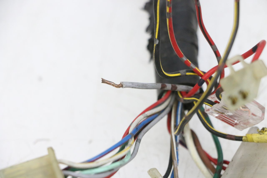 photo de INSTALACJA ELEKTRYCZNA KAWASAKI ZR 7 750 (1999 - 2004) - Szczegóły charakterystyczne