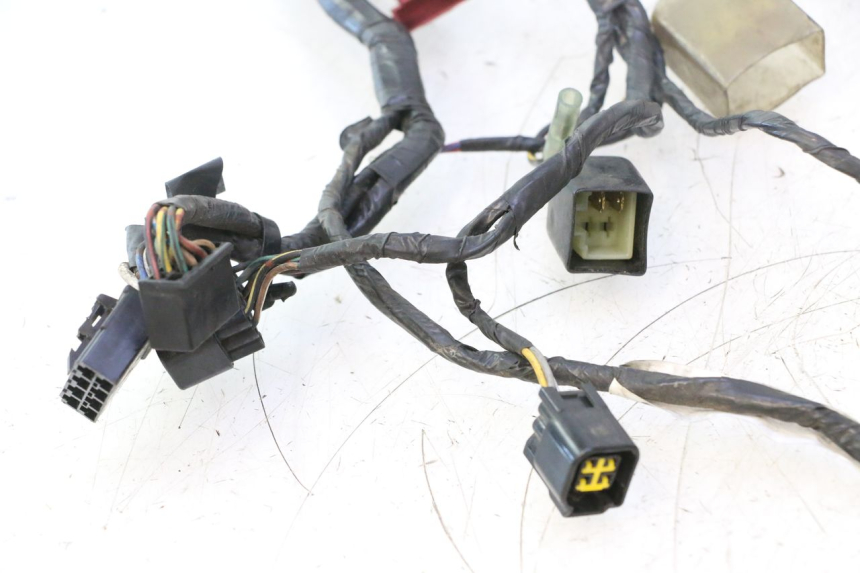 photo de INSTALACJA ELEKTRYCZNA KAWASAKI ZZR 600 (1995 - 2004) - Zoom stanu zużycia