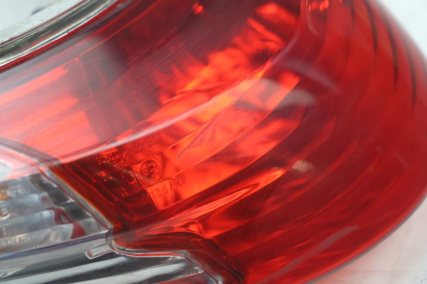 photo de LAMPA TYLNA KYMCO AGILITY CITY 2T 50 (2008 - 2016) - Szczegół części