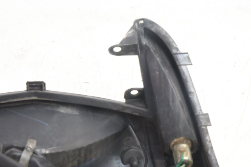 photo de LAMPA TYLNA PEUGEOT CITYSTAR 125 (2011 - 2017) - Zbliżenie techniczne