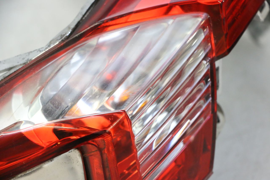 photo de TYLNE ŚWIATŁO KYMCO DINK STREET 125 (2009 - 2014) - Szczegóły charakterystyczne