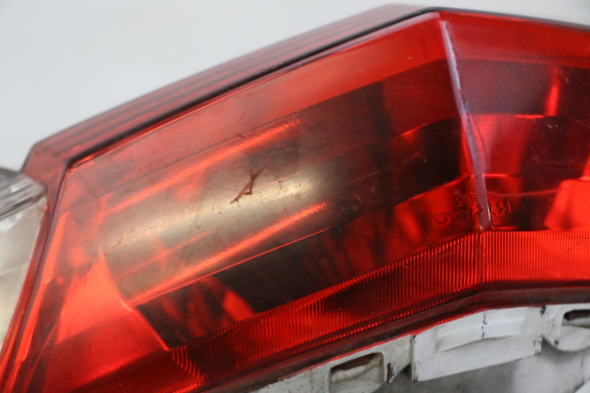 photo de TYLNE ŚWIATŁO KYMCO DINK STREET 125 (2009 - 2014) - Zoom stanu zużycia