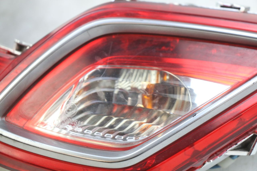 photo de LAMPA TYLNA KYMCO DOWNTOWN ABS 125 (2015 - 2017) - Zbliżenie techniczne