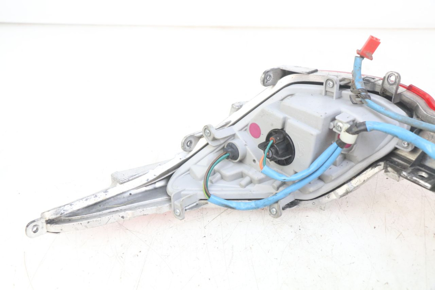 photo de LAMPA TYLNA KYMCO DOWNTOWN ABS 125 (2015 - 2017) - Stan powierzchni