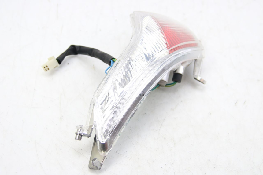 photo de PRAWE TYLNE ŚWIATŁO PEUGEOT E-VIVACITY 1 (2012 - 2018) - Zoom stanu zużycia