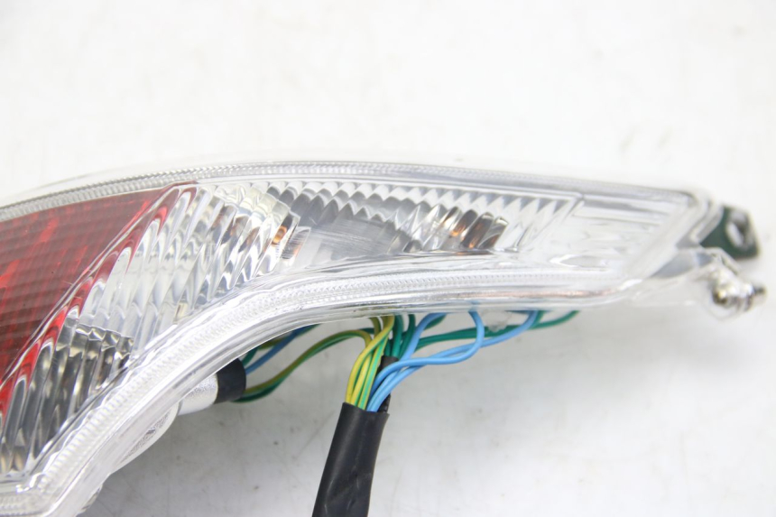 photo de PRAWE TYLNE ŚWIATŁO PEUGEOT E-VIVACITY 1 (2012 - 2018) - Inny kąt widzenia