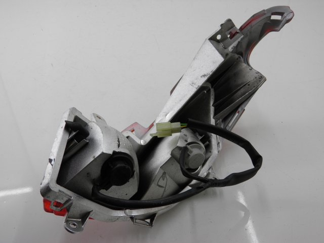 photo de PRAWE TYLNE ŚWIATŁO HONDA FES S-WING SWING 125 (2007 - 2015) - Widok ogólny