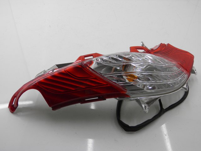 photo de PRAWE TYLNE ŚWIATŁO HONDA FES S-WING SWING 125 (2007 - 2015) - Stan powierzchni