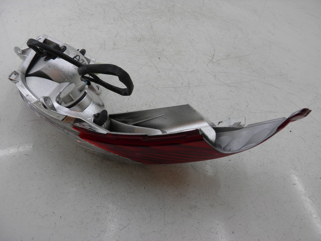 photo de PRAWE TYLNE ŚWIATŁO HONDA FES S-WING SWING ABS 125 (2007 - 2015) - Zoom stanu zużycia
