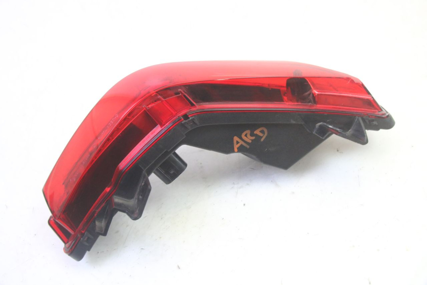 photo de PRAWE TYLNE ŚWIATŁO PIAGGIO MP3 HPE 350 (2018 - 2020) - Inny kąt widzenia