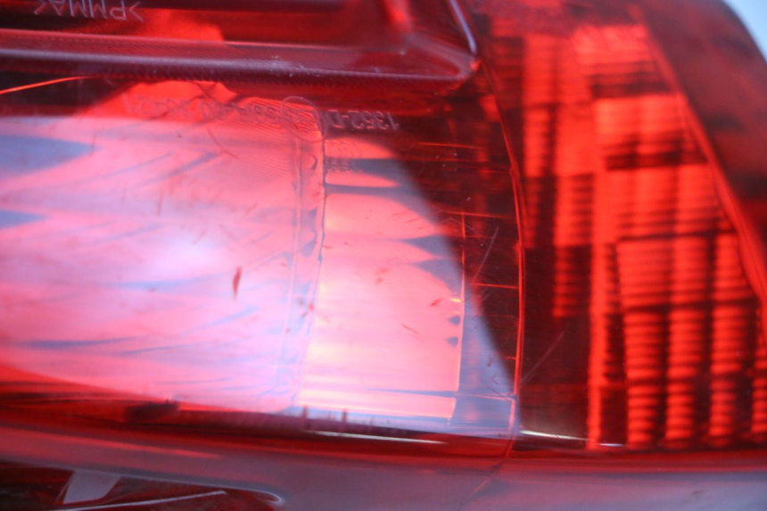 photo de PRAWE TYLNE ŚWIATŁO PIAGGIO MP3 HPE 300 (2019 - 2026) - Zoom stanu zużycia