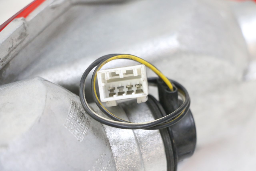 photo de PRAWE TYLNE ŚWIATŁO PIAGGIO MP3 LT 300 (2010 - 2016) - Zoom stanu zużycia