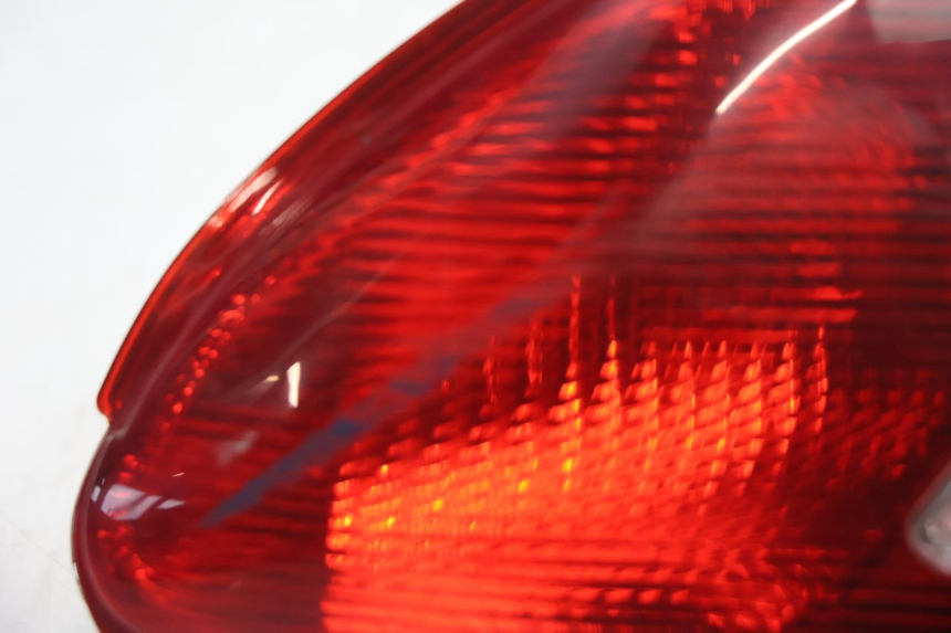 photo de PRAWE TYLNE ŚWIATŁO PIAGGIO MP3 LT 300 (2010 - 2016) - Szczegół części