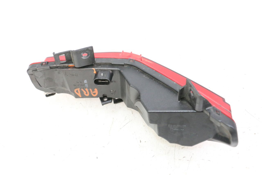 photo de PRAWE TYLNE ŚWIATŁO PIAGGIO MP3 500 (2014 - 2017) - Zbliżenie techniczne