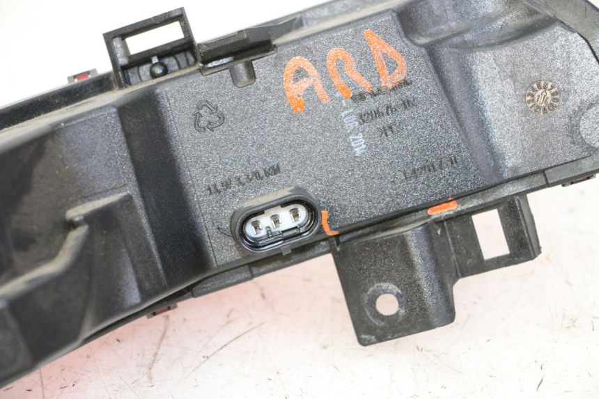 photo de PRAWE TYLNE ŚWIATŁO PIAGGIO MP3 500 (2014 - 2017) - Stan powierzchni