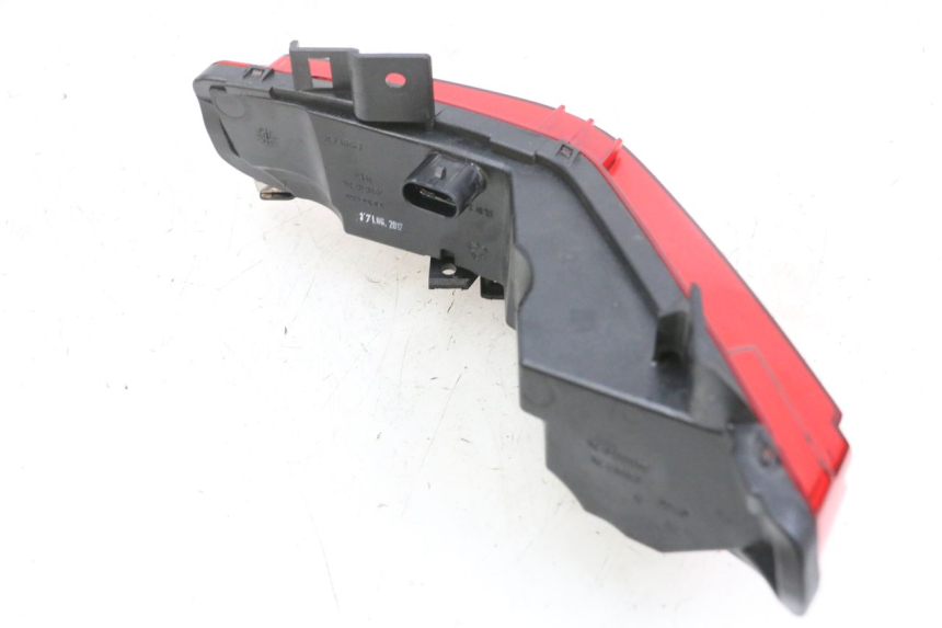 photo de PRAWE TYLNE ŚWIATŁO PIAGGIO MP3 500 (2016 - 2018) - Punkty mocowania