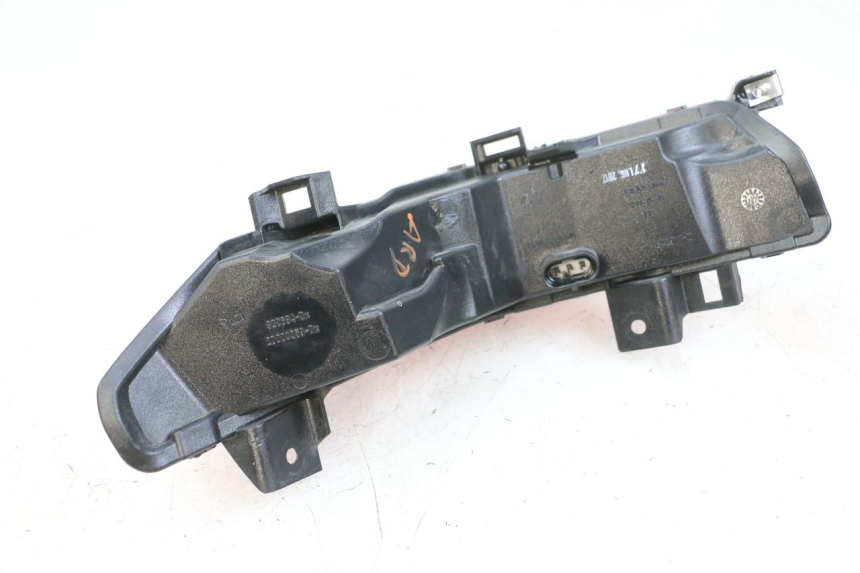 photo de PRAWE TYLNE ŚWIATŁO PIAGGIO MP3 500 (2016 - 2018) - Stan powierzchni