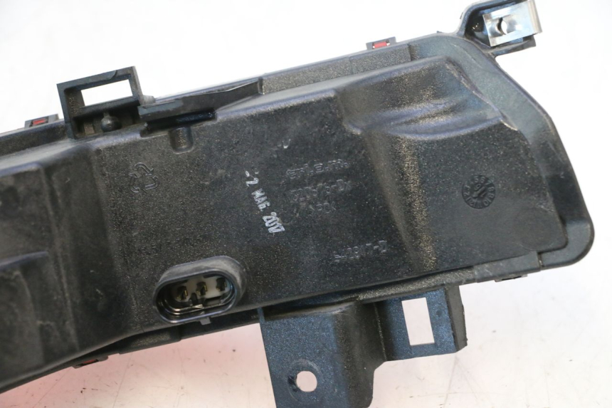 photo de PRAWE TYLNE ŚWIATŁO PIAGGIO MP3 500 (2016 - 2018) - Inny kąt widzenia