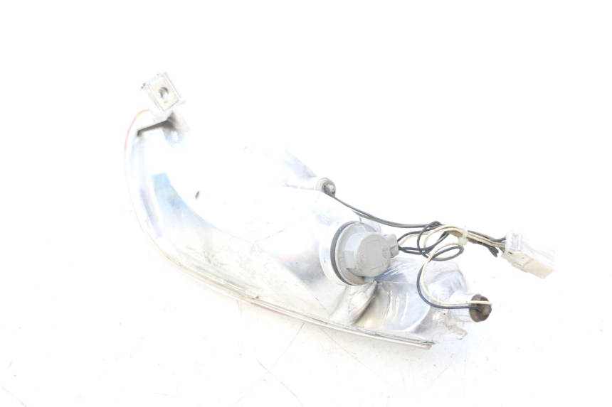 photo de PRAWE TYLNE ŚWIATŁO PIAGGIO MP3 125 (2006 - 2014) - Zoom stanu zużycia