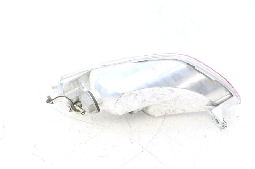 photo de PRAWE TYLNE ŚWIATŁO PIAGGIO MP3 125 (2006 - 2014) - Zbliżenie techniczne