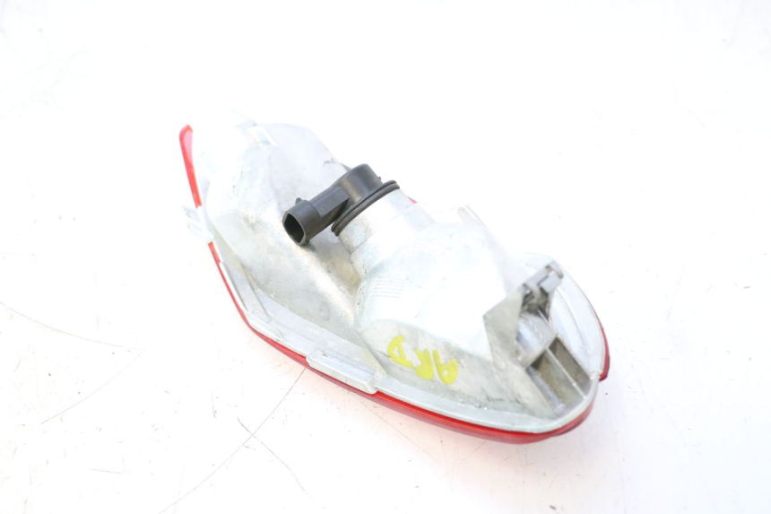 photo de PRAWE TYLNE ŚWIATŁO PIAGGIO MP3 500 (2011 - 2015) - Zbliżenie techniczne