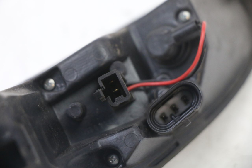 photo de PRAWE TYLNE ŚWIATŁO PEUGEOT SATELIS 125 (2013 - 2018) - Stan powierzchni