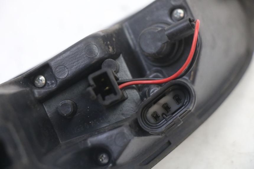 photo de PRAWE TYLNE ŚWIATŁO PEUGEOT SATELIS 125 (2013 - 2018) - Część sprawdzona