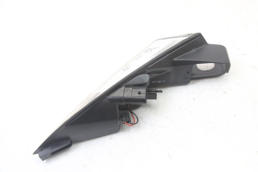 photo de PRAWE TYLNE ŚWIATŁO PEUGEOT SATELIS 125 (2013 - 2018) - Zbliżenie techniczne