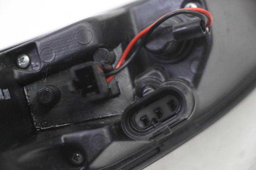 photo de PRAWE TYLNE ŚWIATŁO PEUGEOT SATELIS 125 (2013 - 2018) - Punkty mocowania