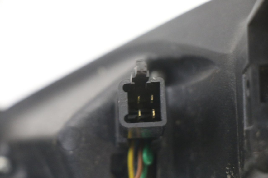 photo de PRAWE TYLNE ŚWIATŁO PEUGEOT SATELIS COMPRESSOR K15 125 (2006 - 2009) - Stan powierzchni