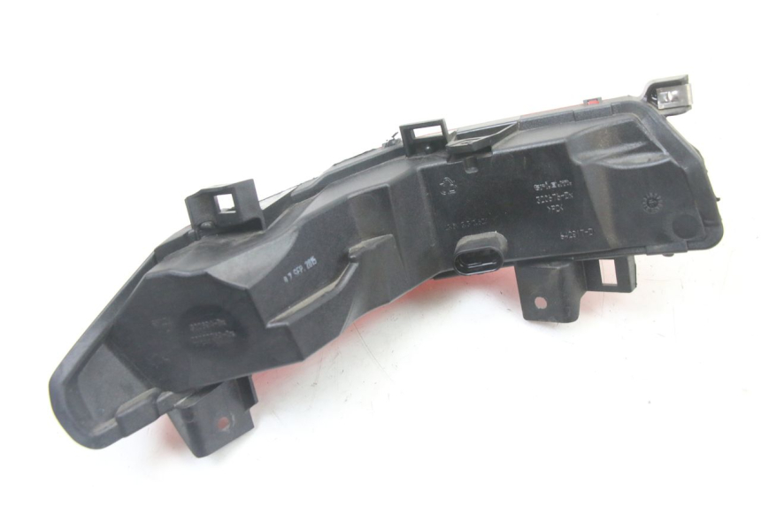 photo de PRAWE TYLNE ŚWIATŁO PIAGGIO MP3 500 (2014 - 2017) - Punkty mocowania