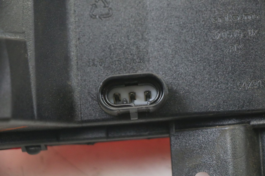 photo de PRAWE TYLNE ŚWIATŁO PIAGGIO MP3 500 (2014 - 2017) - Stan powierzchni