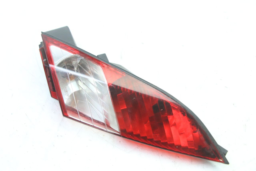 photo de PRAWE TYLNE ŚWIATŁO PEUGEOT SATELIS COMPRESSOR K15 125 (2006 - 2009) - Zoom stanu zużycia
