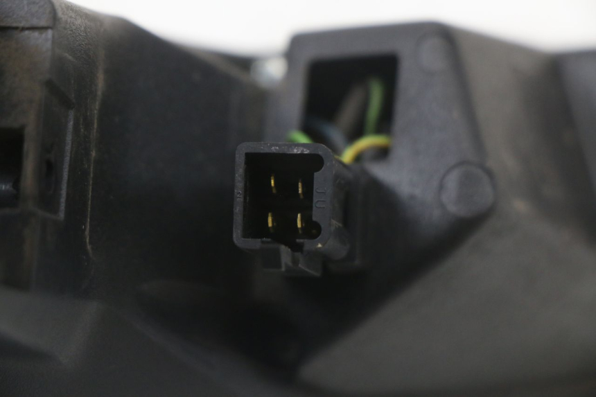 photo de PRAWE TYLNE ŚWIATŁO PEUGEOT SATELIS 125 (2010 - 2012) - Oznaczenia i referencje